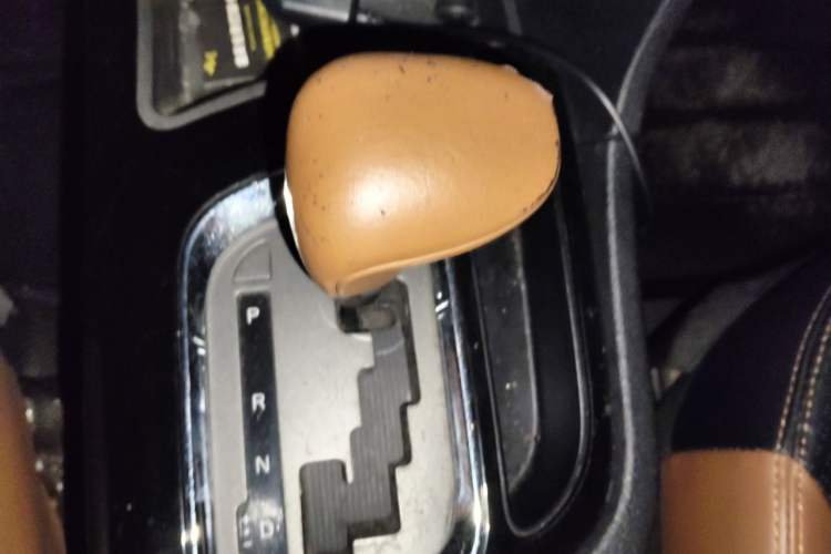 Used Soueast DX7 2015 1.5T Automatic Prestige Model Gear Lever
