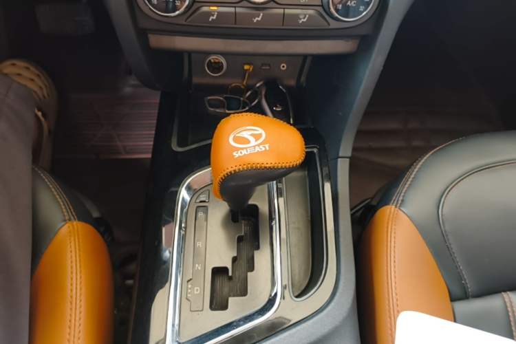 Used Soueast DX7 2015 1.5T Automatic Luxury Model Gear Lever