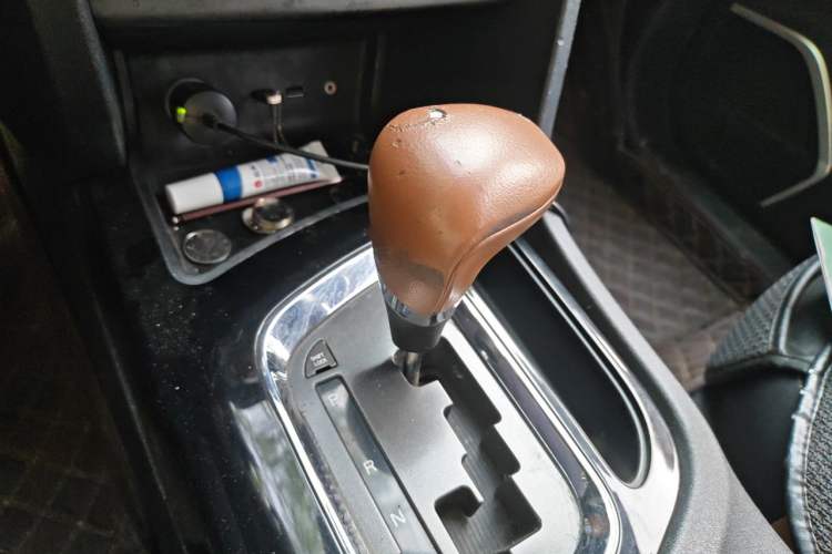 Used Soueast DX7 2015 1.5T Automatic Luxury Model Gear Lever