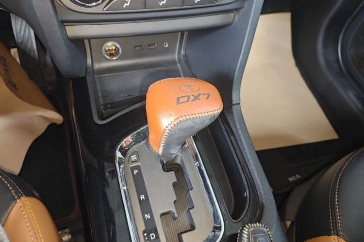 Used Soueast DX7 2015 1.5T Automatic Prestige Model Gear Lever
