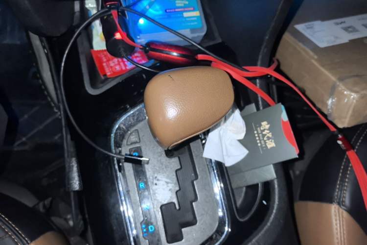 Used Soueast DX7 2015 1.5T Automatic Prestige Model Gear Lever