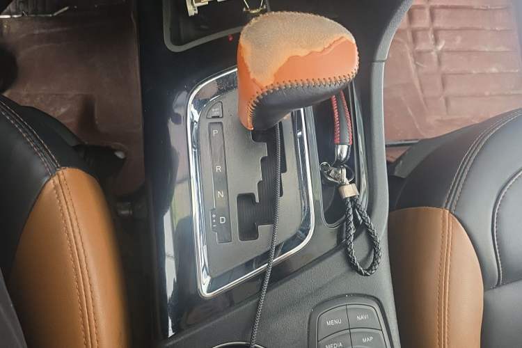 Used Soueast DX7 2015 1.5T Automatic Luxury Model Gear Lever