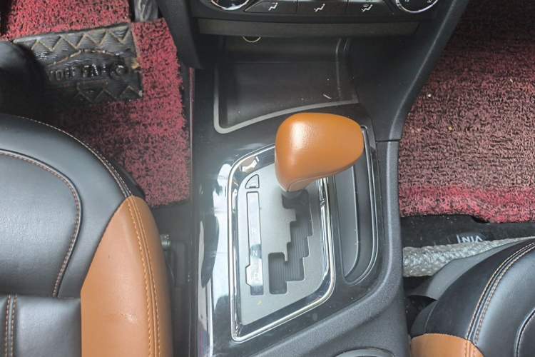 Used Soueast DX7 2015 1.5T Automatic Luxury Model Gear Lever
