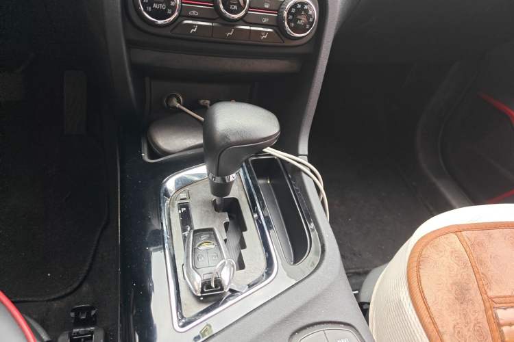 Used Soueast DX7 2015 1.5T Automatic Prestige Model Gear Lever