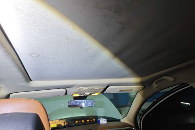 Used Soueast DX7 2015 1.5T Manual Luxury Model Headliner