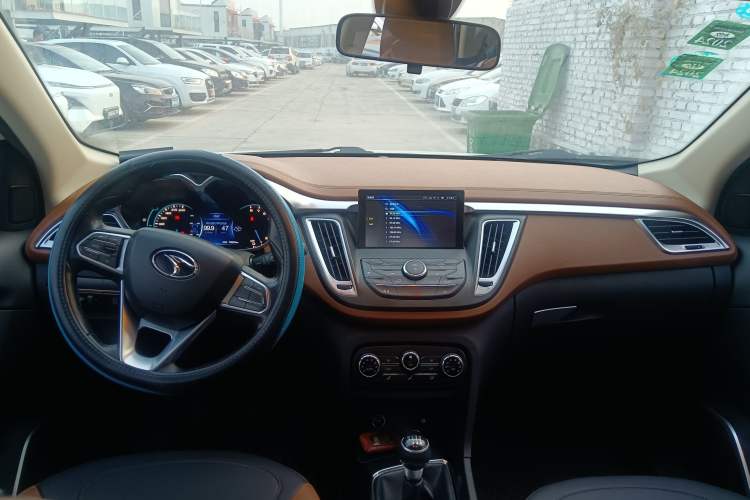 Used Soueast DX7 2015 1.5T Manual Luxury Model Interior 1