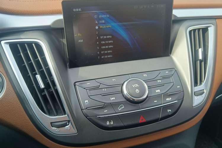 Used Soueast DX7 2015 1.5T Manual Luxury Model Interior 2