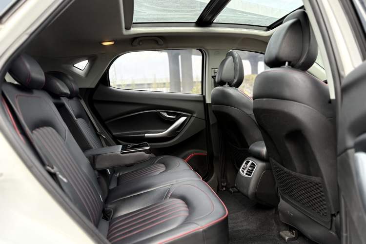Used Soueast DX7 2015 1.5T Automatic Prestige Model Interior 2