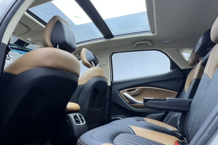 Used Soueast DX7 2015 1.5T Automatic Prestige Model Interior 3