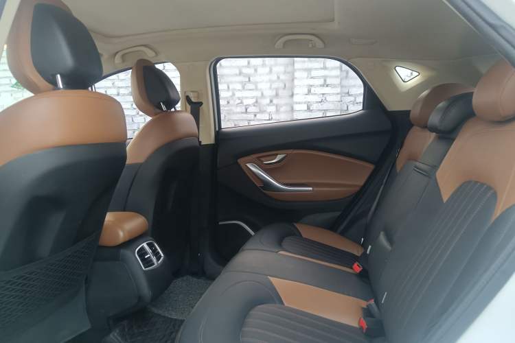Used Soueast DX7 2015 1.5T Manual Luxury Model Interior 5