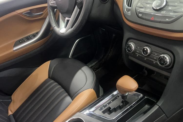 Used Soueast DX7 2015 1.5T Automatic Prestige Model Interior 7