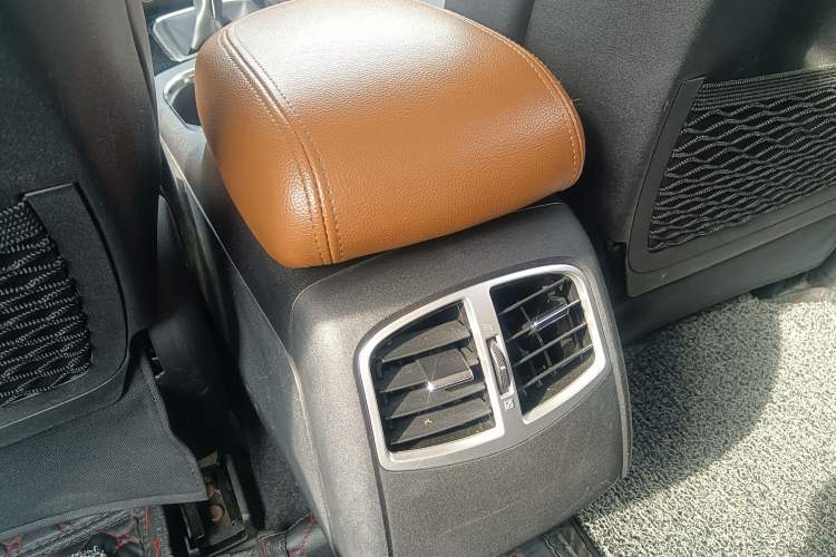 Used Soueast DX7 2015 1.5T Manual Luxury Model Interior 7