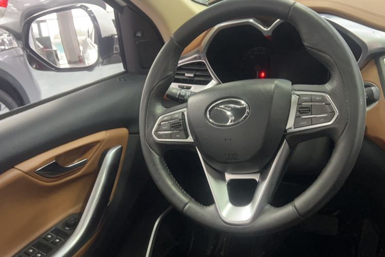 Used Soueast DX7 2015 1.5T Automatic Prestige Model Interior 9