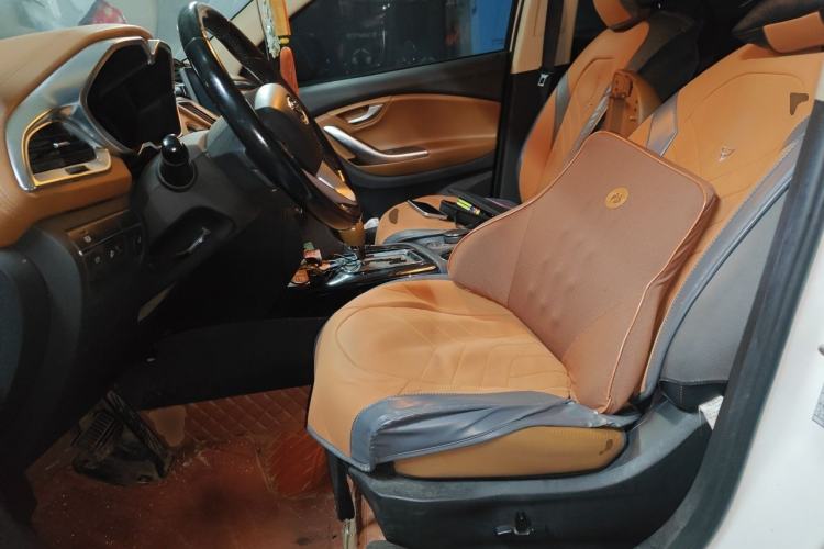 Used Soueast DX7 2015 1.5T Automatic Prestige Model Left Front Seat