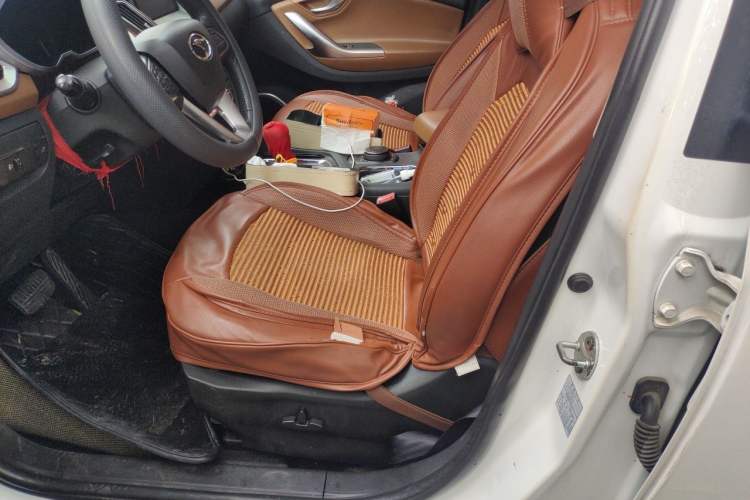 Used Soueast DX7 2015 1.5T Automatic Prestige Model Left Front Seat