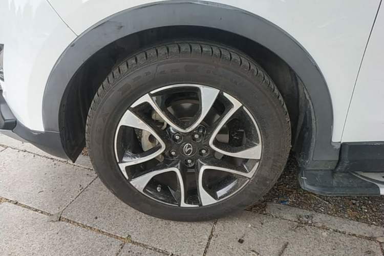 Used Soueast DX7 2015 1.5T Automatic Luxury Model Left Front Wheel Hub