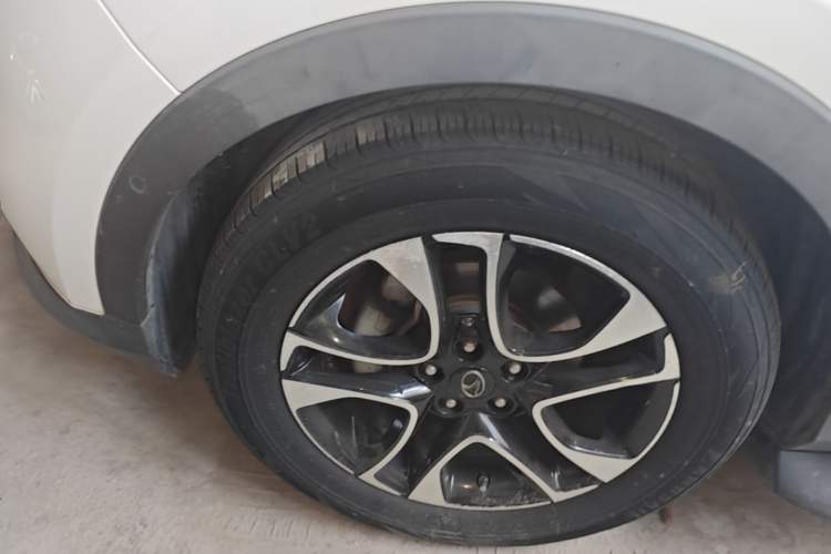 Used Soueast DX7 2015 1.5T Automatic Prestige Model Left Front Wheel Hub