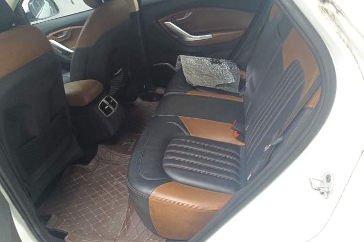 Used Soueast DX7 2015 1.5T Manual Luxury Model Left Rear Seat