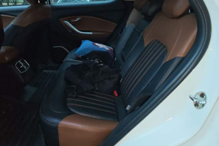 Used Soueast DX7 2015 1.5T Automatic Elite Model Left Rear Seat