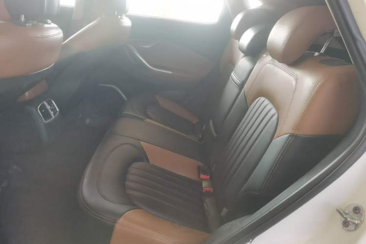 Used Soueast DX7 2015 1.5T Automatic Luxury Model Left Rear Seat