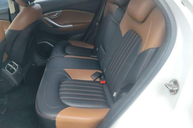 Used Soueast DX7 2015 1.5T Automatic Luxury Model Left Rear Seat