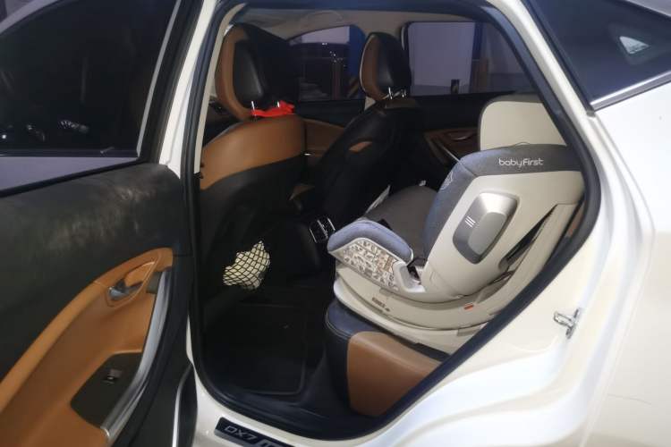 Used Soueast DX7 2015 1.5T Automatic Luxury Model Left Rear Seat