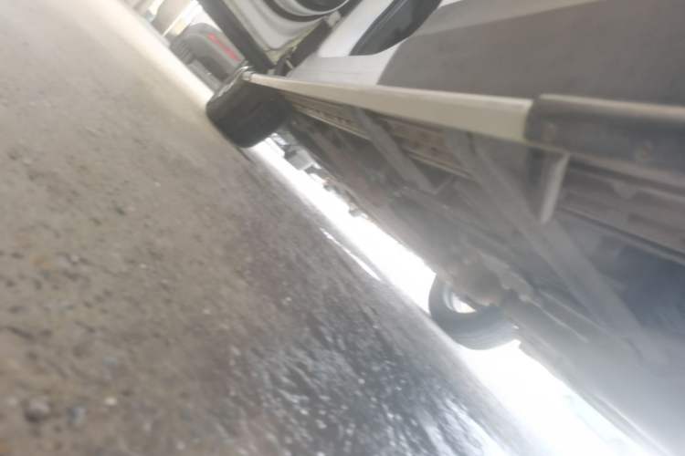 Used Soueast DX7 2015 1.5T Automatic Luxury Model Left Side Sill