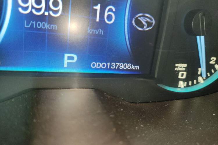 Used Soueast DX7 2015 1.5T Automatic Prestige Model Odometer Close Up
