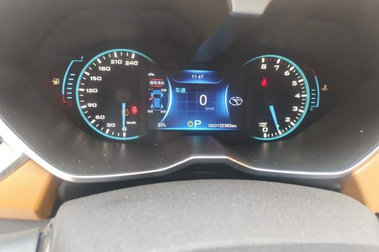 Used Soueast DX7 2015 1.5T Automatic Luxury Model Odometer Close Up
