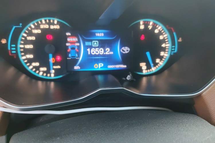 Used Soueast DX7 2015 1.5T Automatic Prestige Model Odometer Close Up