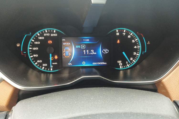 Used Soueast DX7 2015 1.5T Manual Luxury Model Odometer Close Up