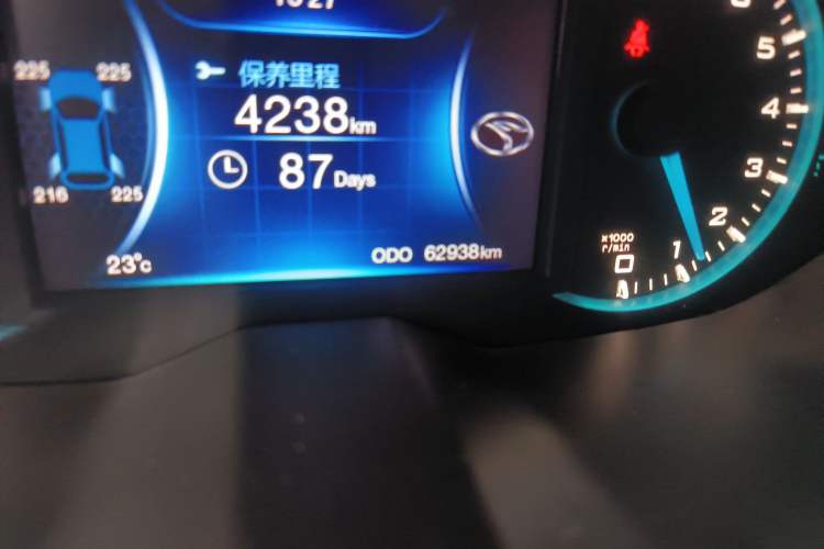 Used Soueast DX7 2015 1.5T Manual Luxury Model Odometer Close Up