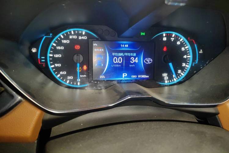 Used Soueast DX7 2015 1.5T Automatic Luxury Model Odometer Close Up