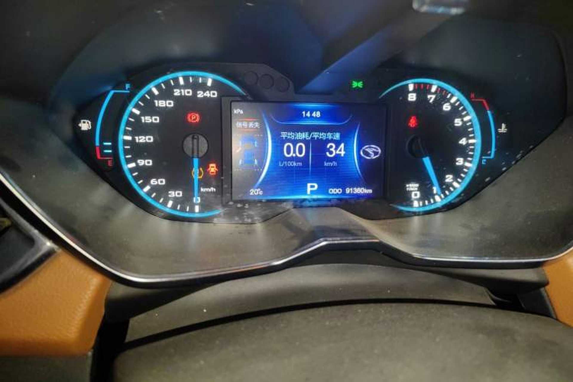 Used Soueast DX7 2015 1.5T Automatic Luxury Model Odometer Close Up