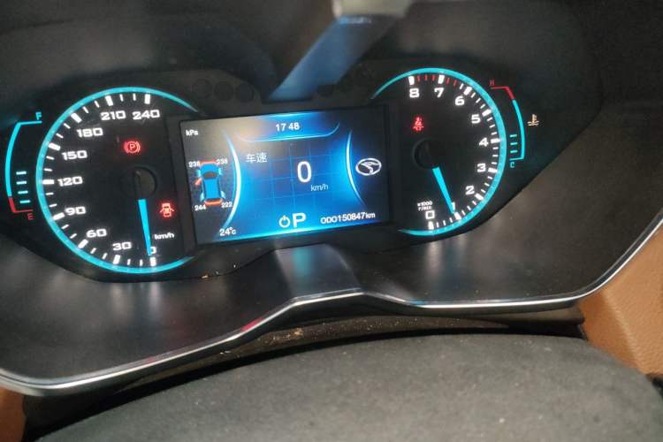 Used Soueast DX7 2015 1.5T Automatic Luxury Model Odometer Close Up