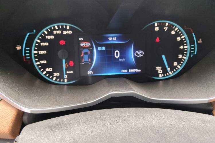 Used Soueast DX7 2015 2.0T Manual Sport Luxury Edition Odometer Close Up