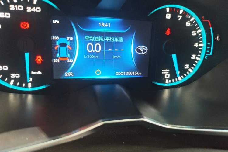 Used Soueast DX7 2015 1.5T Manual Luxury Model Odometer Close Up