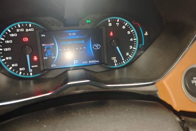 Used Soueast DX7 2015 1.5T Automatic Luxury Model Odometer Close Up