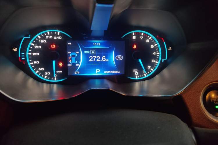 Used Soueast DX7 2015 1.5T Automatic Prestige Model Odometer Close Up