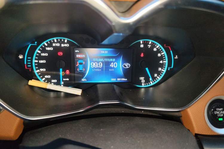 Used Soueast DX7 2015 1.5T Manual Luxury Model Odometer Close Up