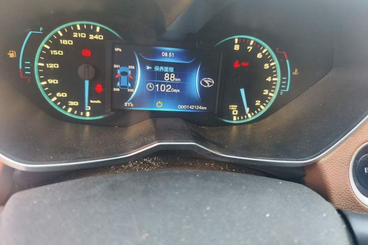 Used Soueast DX7 2015 1.5T Manual Luxury Model Odometer Close Up