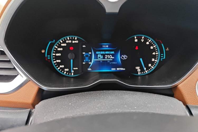 Used Soueast DX7 2015 1.5T Manual Luxury Model Odometer Close Up
