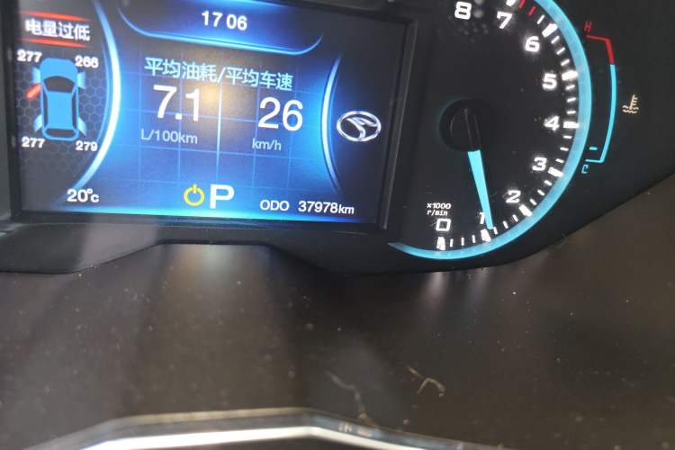 Used Soueast DX7 2015 1.5T Automatic Prestige Model Odometer Close Up