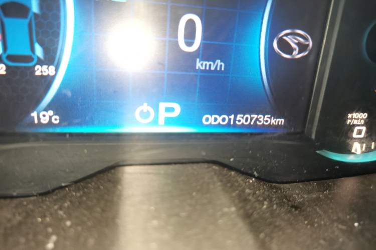 Used Soueast DX7 2015 1.5T Manual Luxury Model Odometer Close Up