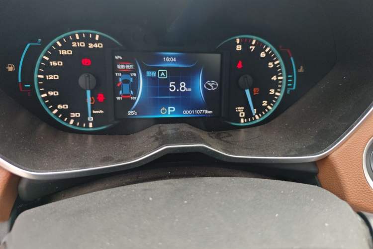 Used Soueast DX7 2015 1.5T Automatic Prestige Model Odometer Close Up