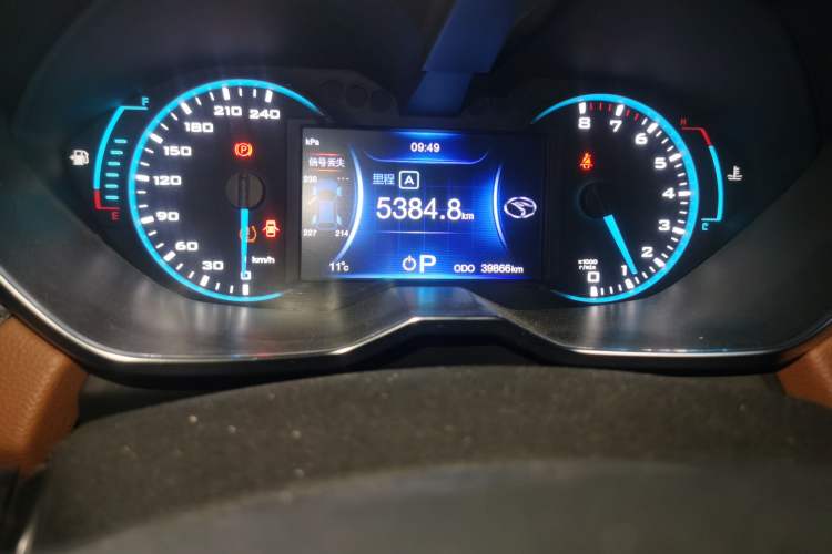 Used Soueast DX7 2015 1.5T Automatic Luxury Model Odometer Close Up