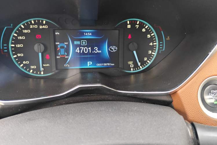 Used Soueast DX7 2015 1.5T Automatic Luxury Model Odometer Close Up
