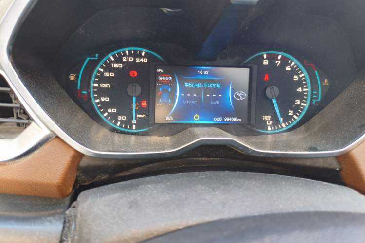 Used Soueast DX7 2015 1.5T Manual Luxury Model Odometer Close Up