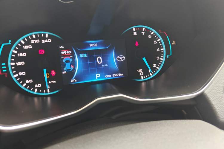 Used Soueast DX7 2015 1.5T Automatic Prestige Model Odometer Close Up