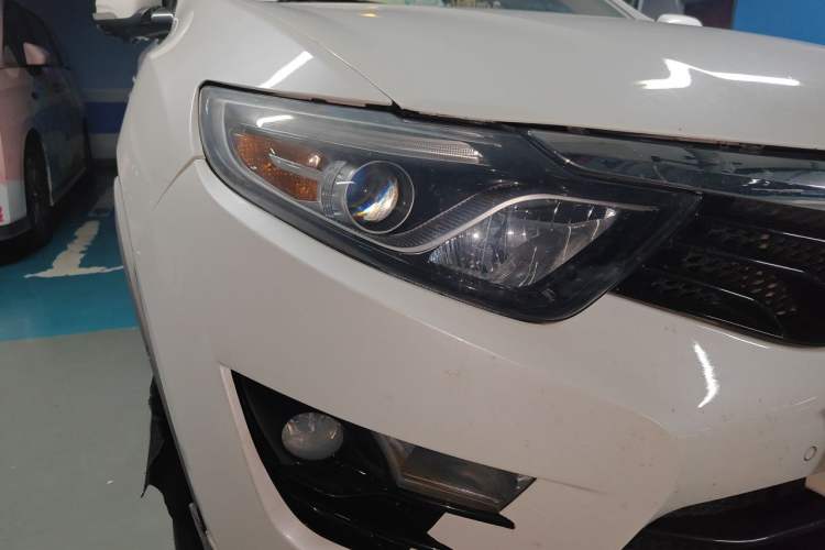 Used Soueast DX7 2015 1.5T Automatic Prestige Model Right Front Headlight